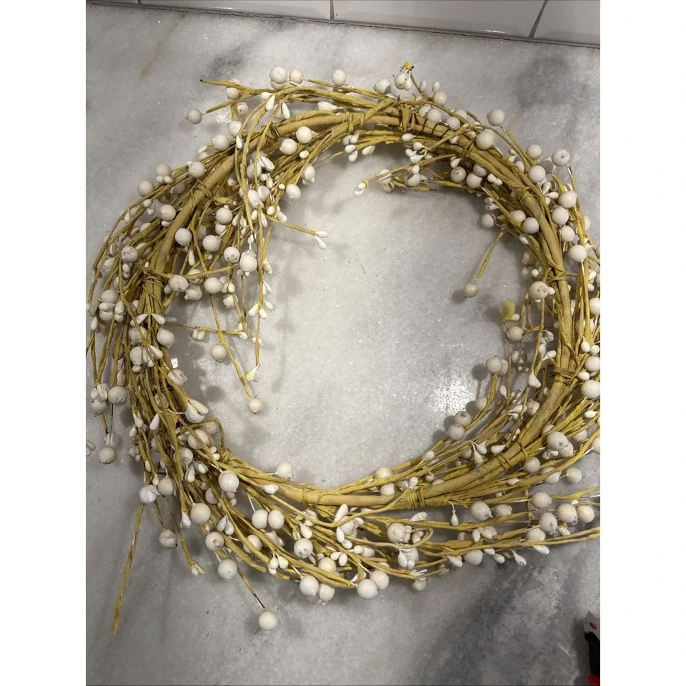 Artificial White Berry Wreath With Natural Twig Base O L A005‎